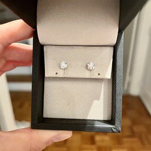 Blue Nile platinum and round diamond stud earrings 1 carat total weight